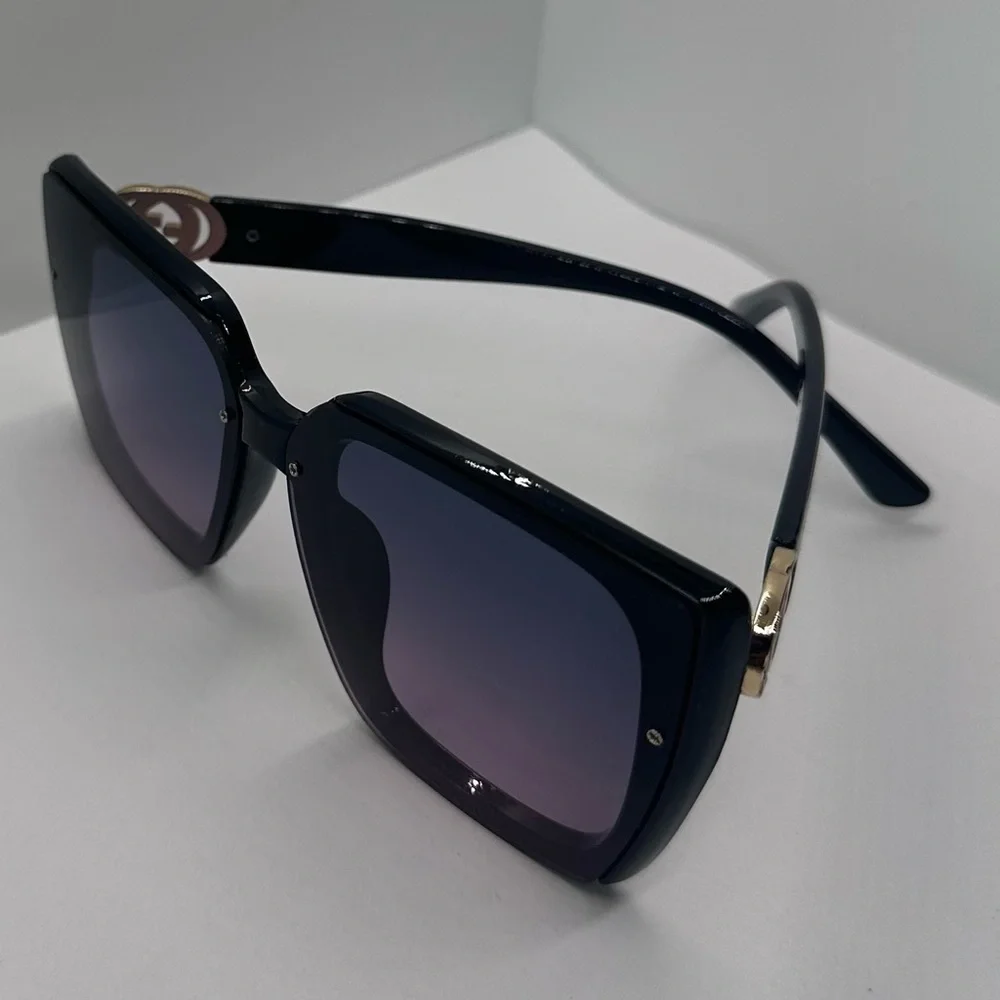 ✨🖤 NWT Trendy Oversized Square Chic Vintage Style UV 400 Black Frame Gray Pink 💖
